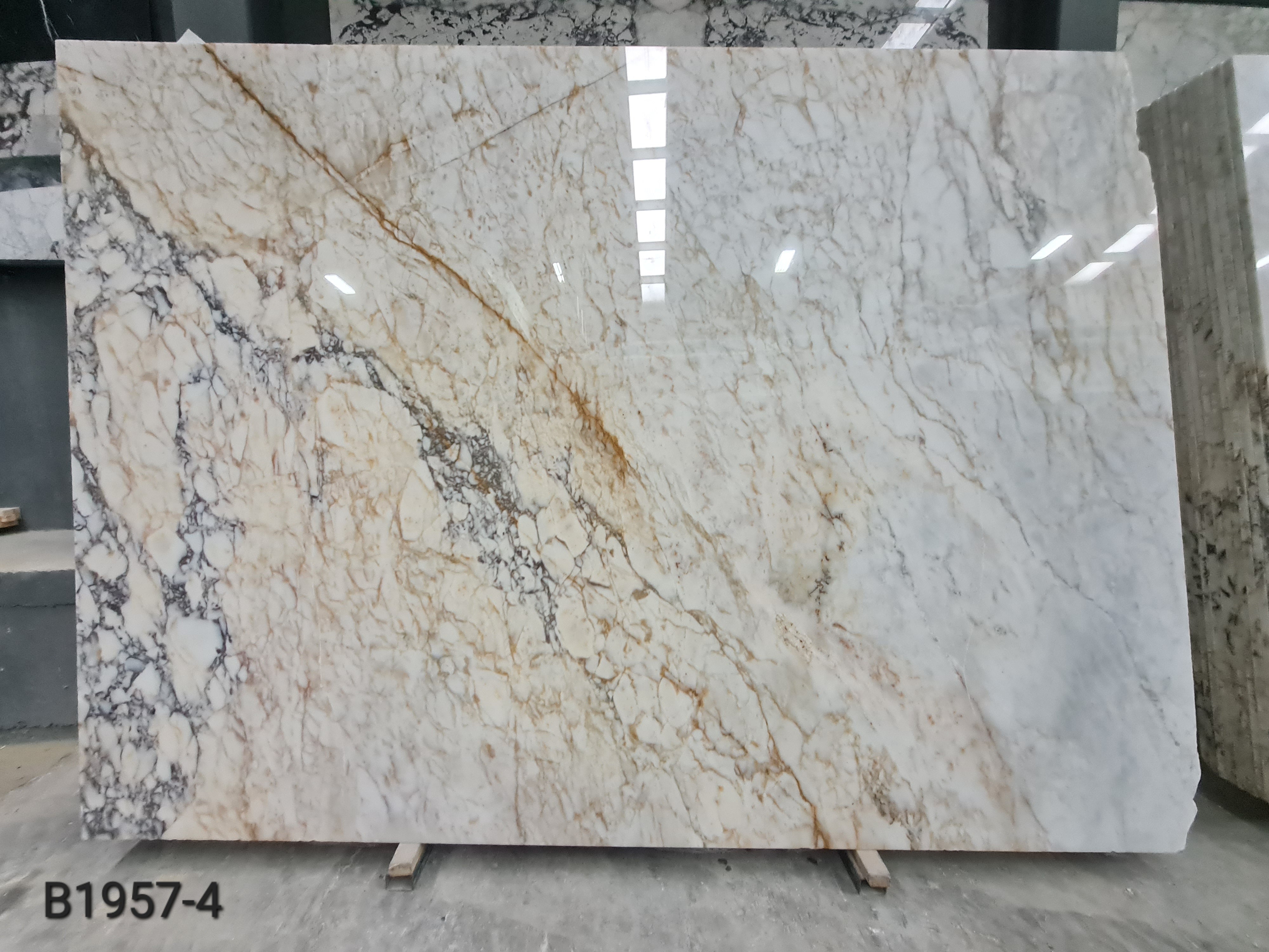 Afyon Sugar Violet polished block 3