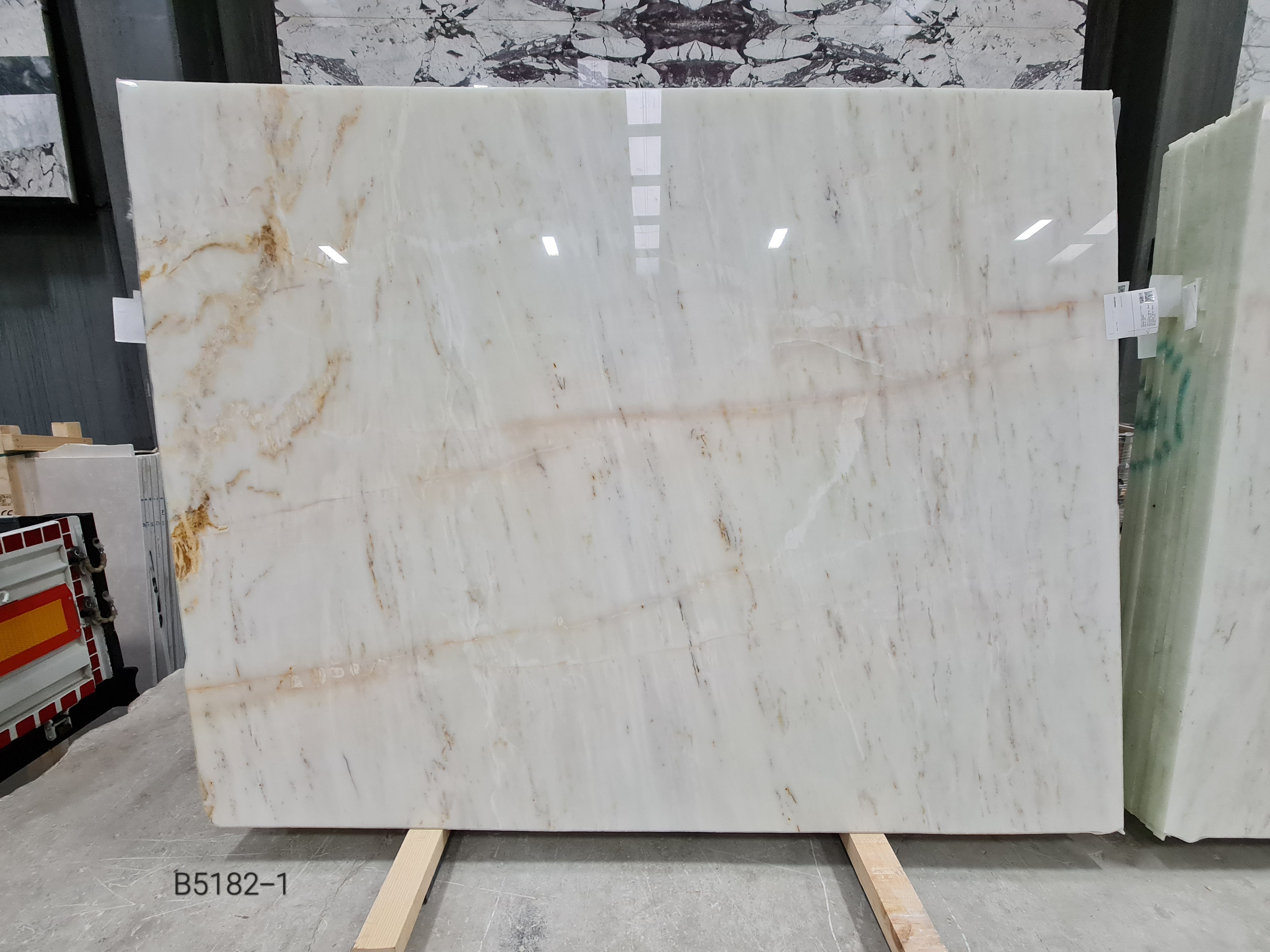 Calacatta Amber polished block 5