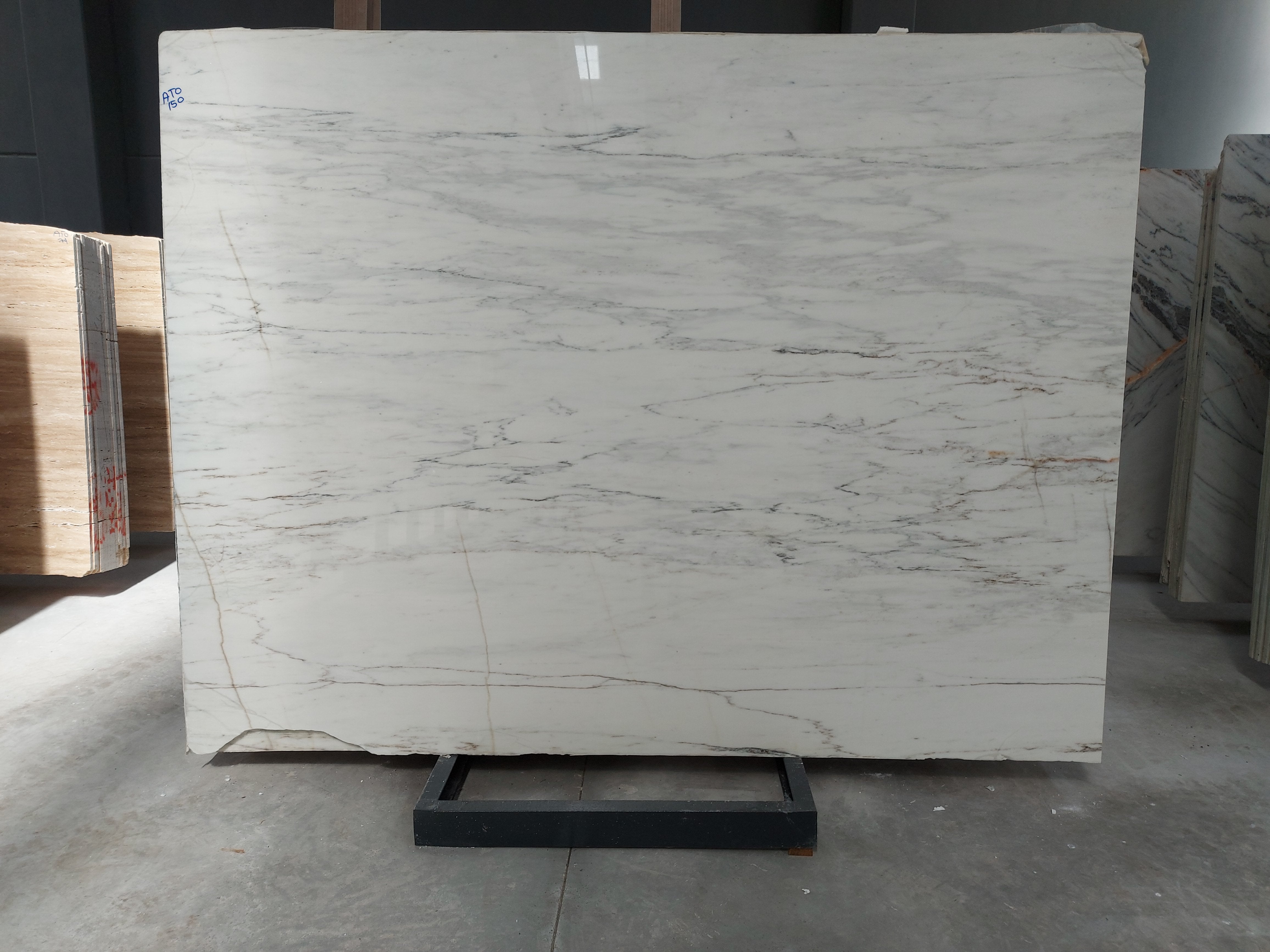 Calacatta Polished 32-34 Natural Slabs