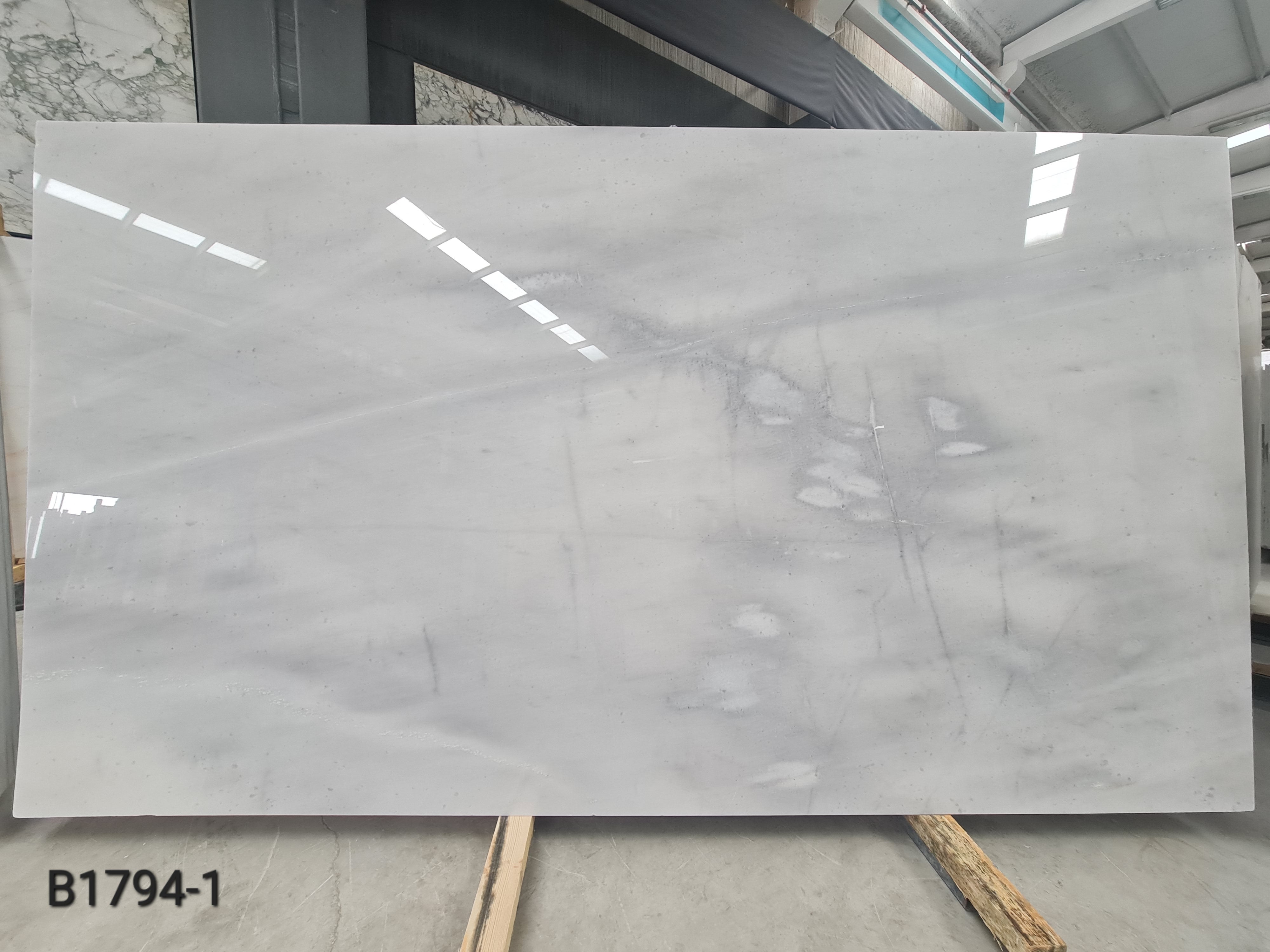 Kemalpasa White polished block 2