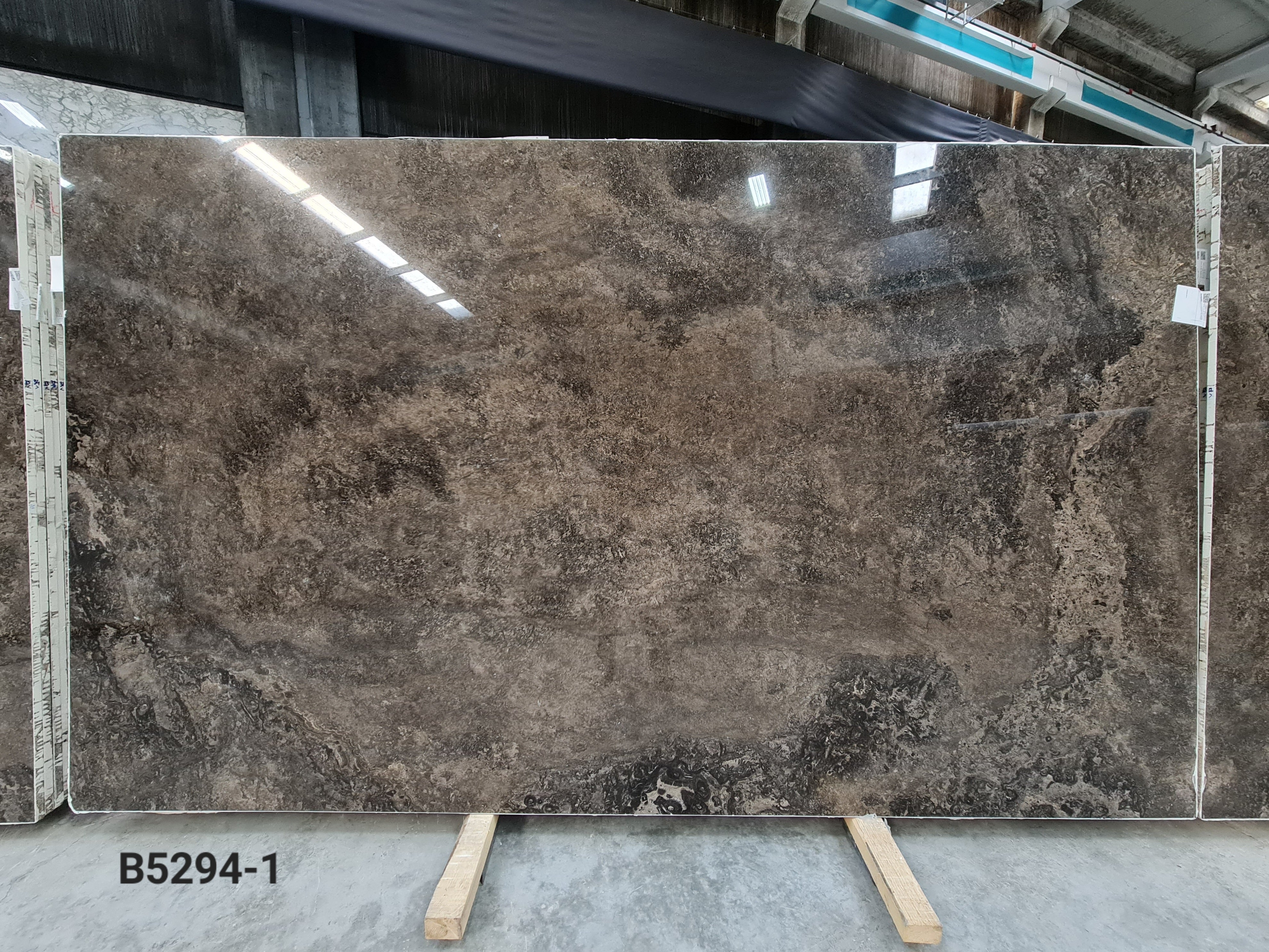 Narcisse polished slab