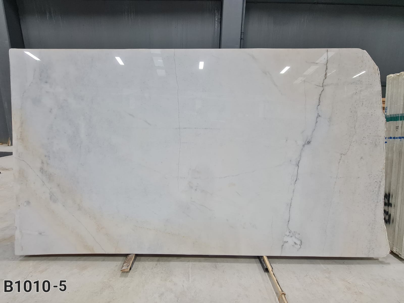 Afyon White polished slab