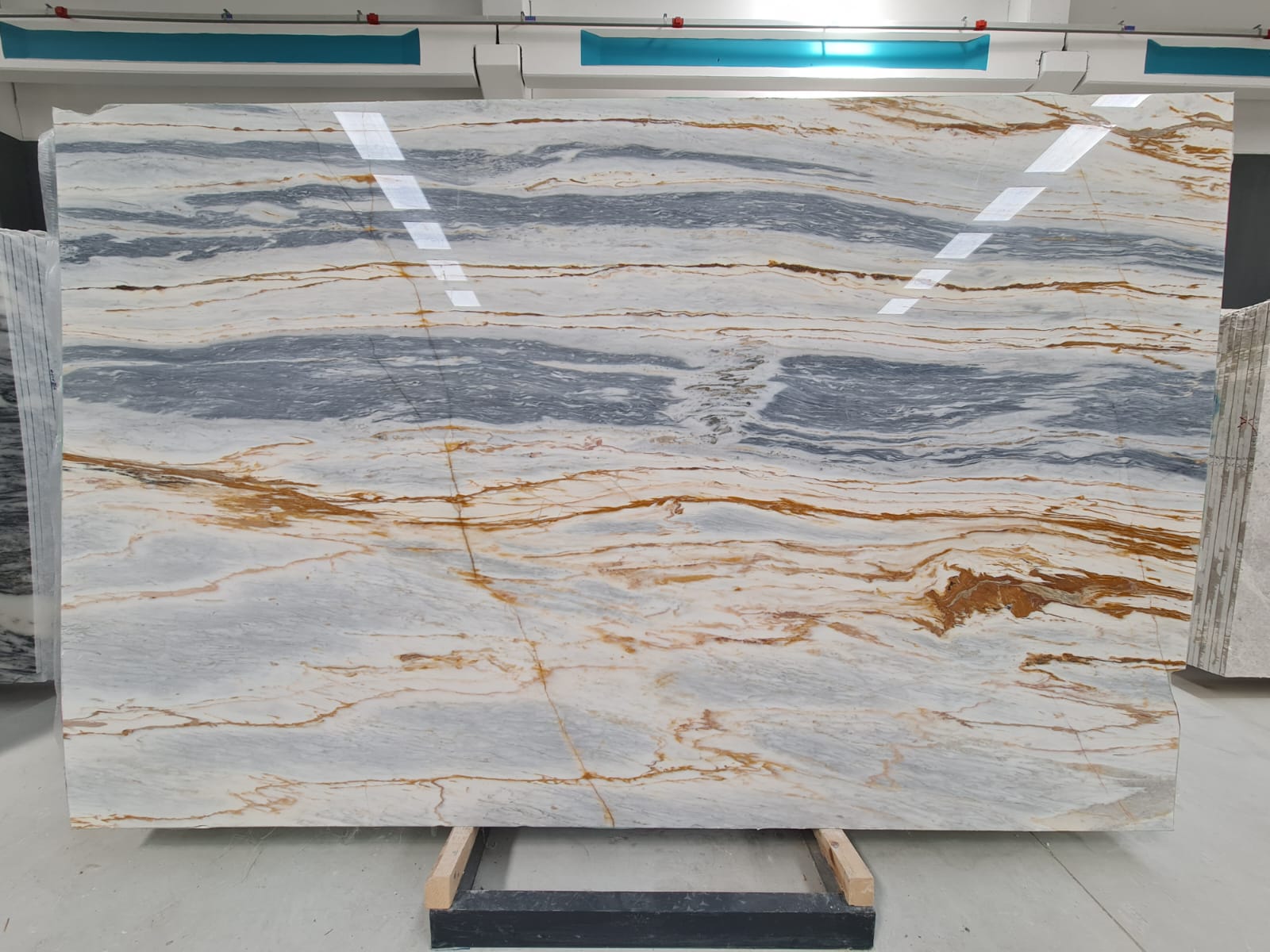 Bianco Foresta polished slab