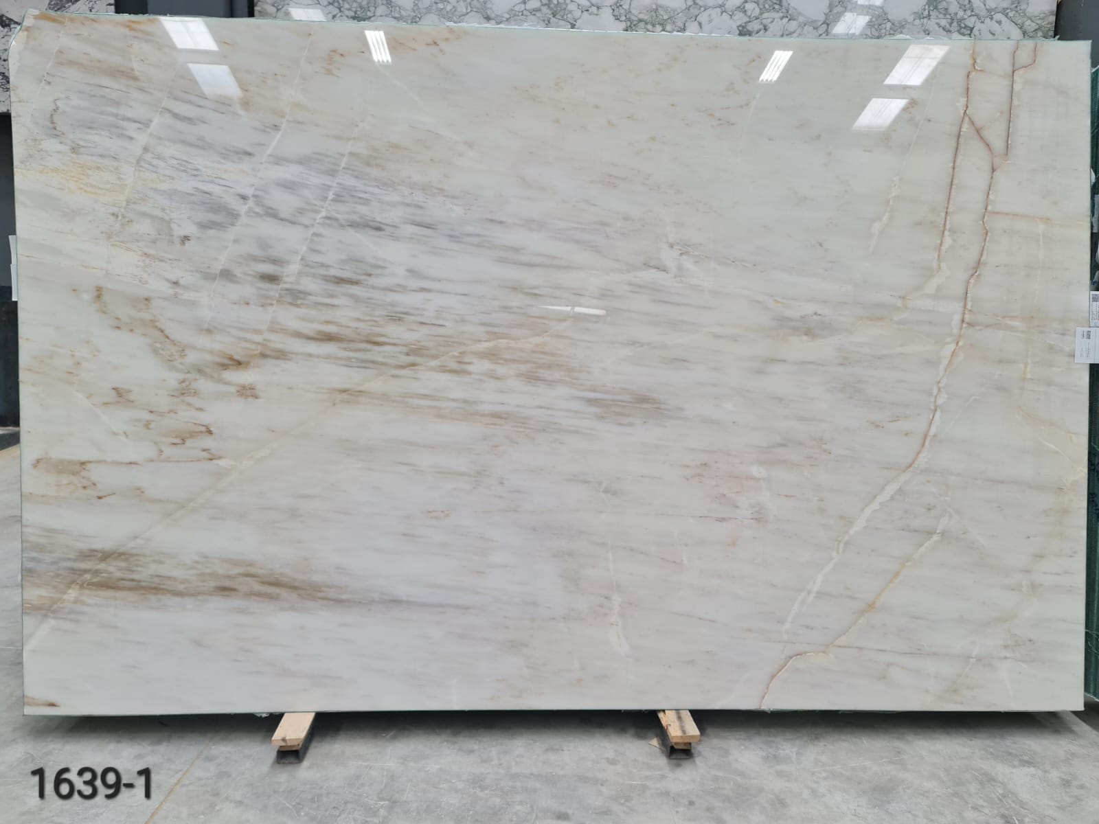Calacatta Amber polished block 2