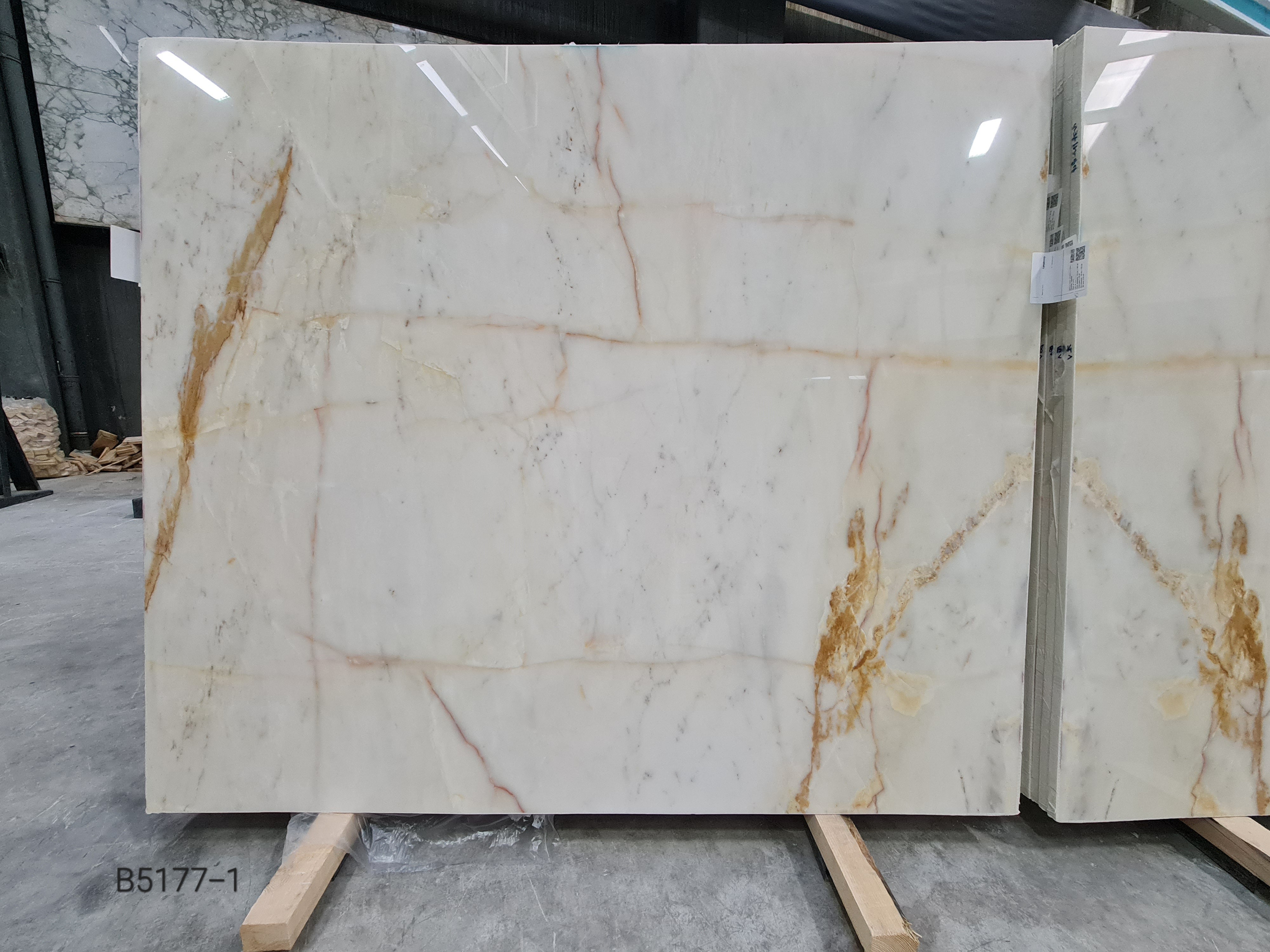 Calacatta Amber polished block 3