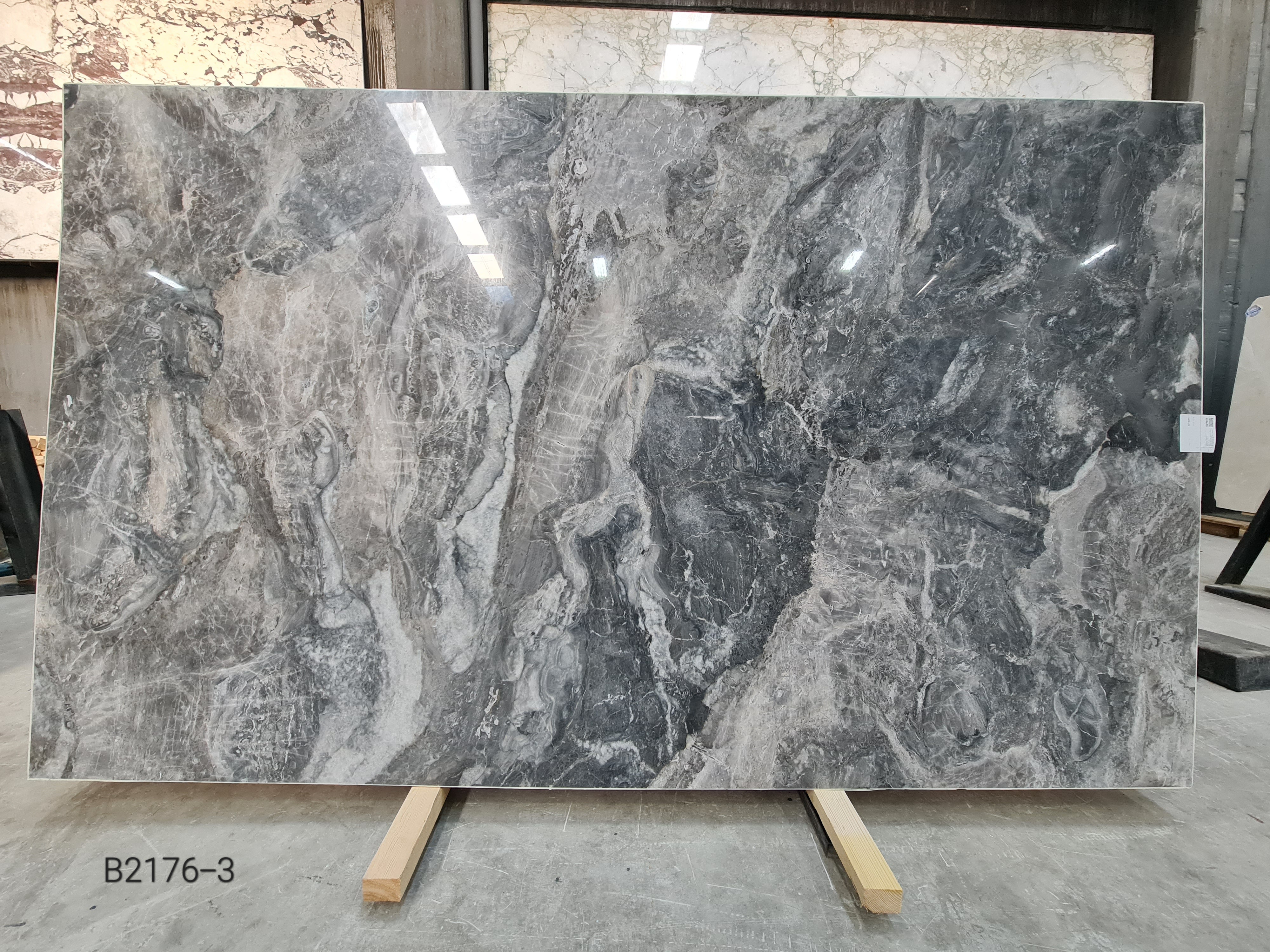 Cascata Grey polished slab