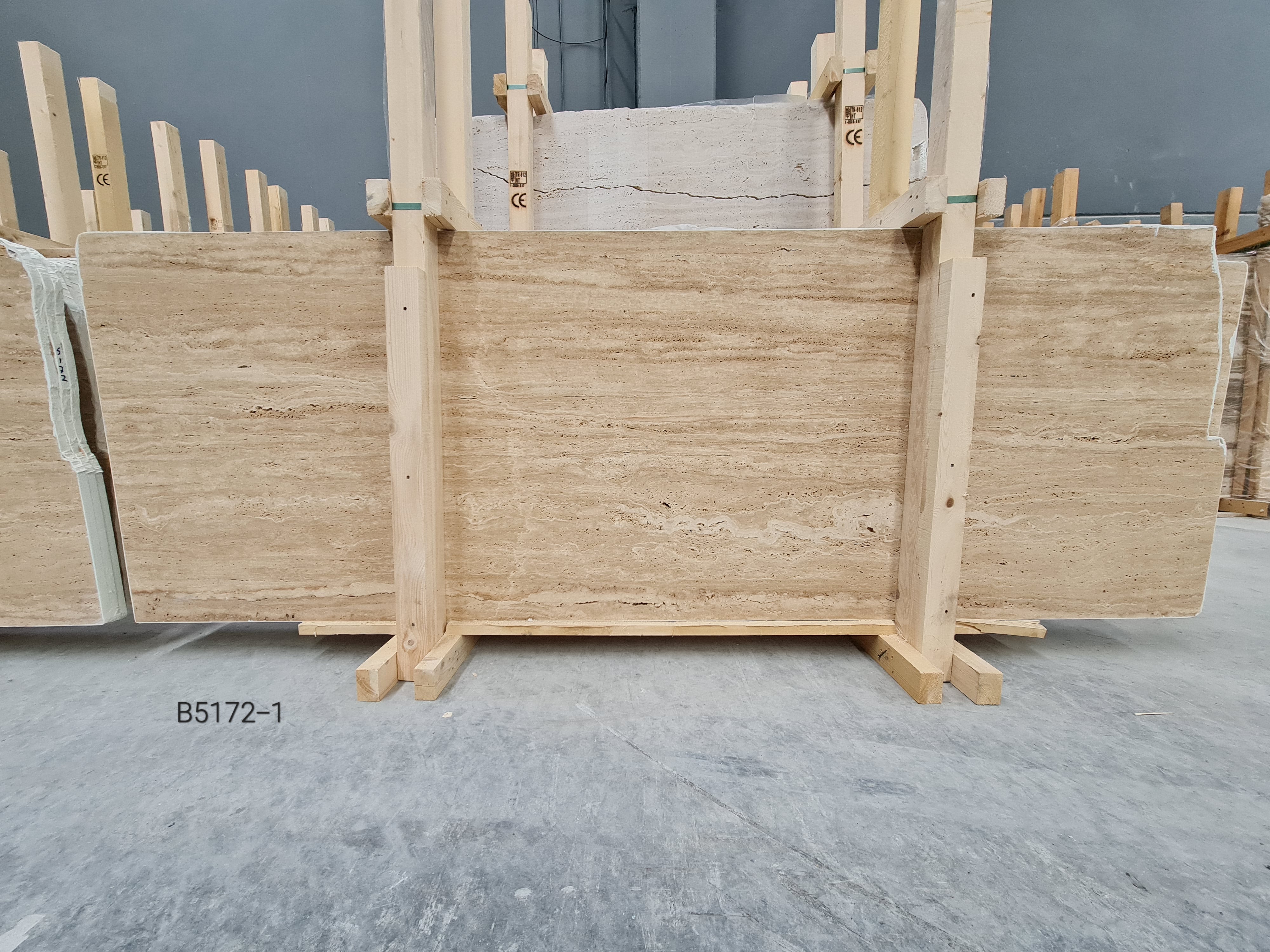 Travertien Veincut Unfilled Honed Slabs
